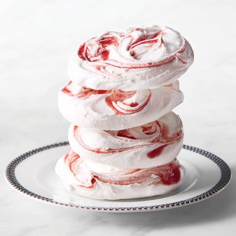 Raspberry-Swirl Meringue Cookies Swirl Meringue, Blondie Dessert, Hazelnut Meringue, Raspberry Meringue, Cookies Light, Dessert Board, Best Chocolate Desserts, Raspberry Ripple, Meringue Cookies