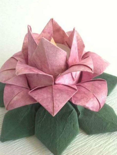 Get creative with paper and make stunning origami flower arrangements with our comprehensive tutorial. Lotus Lantern, Paper Cake Topper, Origami Lotus, Origami Lotus Flower, Tutorial Origami, Origami Wedding, Origami Ball, Origami And Kirigami, Cake Topper Wedding