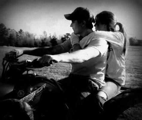 Cute couples pics on a four wheeler Country Couple Photoshoot, Fitness Couples, Country Relationship Goals, Couple Photoshoot Ideas, Country Couple, Country Relationships, Four Wheeler, Country Couples, Couples Pictures