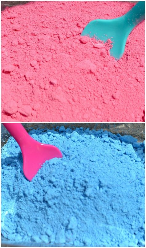 Make homemade powdered paint with chalk, a ziplock bag & a hammer - from Growing a Jeweled Rose (",) Homemade Gender Reveal Ideas, Powder Gender Reveal, Gender Reveal Powder, Gender Reveal Diy, Holi Powder, Paint Recipe, Homemade Paint, Fun Projects For Kids, Baby Reveal Party