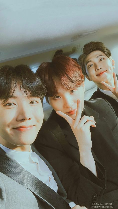 Cr. BTSMySunshine92 #RM #SUGA #JHOPE Best Rap Lines, J Hope Selca, Trap Rap, Freestyle Rap, Jung So Min, Bts Group Photos, Rap Lines, Hoseok Bts, Bts Group