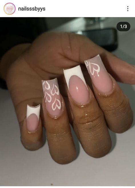 Heart On Ring Finger Nails, Back To School Nails Acrylic 7th Grade, Summer Acrylic Nails Square Medium, Medium Square Acrylic Nails Spring, Cheap Acrylic Nail Ideas, Pink Inspo Nails, Acrylic Nails For Teenagers, Nails With Numbers On Them, Simple White Acrylic Nails