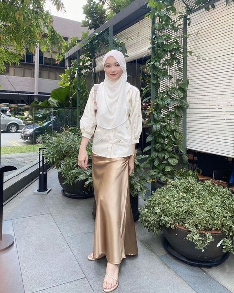 Dress Payet, Outfit Rok, Mode Aesthetic, Hijabi Mode, Lebaran Outfit, Satin Outfit, Satin Skirt Outfit, Muslimah Style, Dress Kondangan