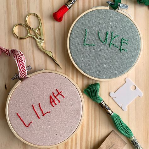 Create a Christmas ornament with your child or other loved one's handwriting with this embroidery it. DIY your own personalized gift or keep it for yourself for a one of a kind keepsake.  This kit includes everything you need to hand embroider your own ornament, including access to a video tutorial. Please note, written instructions are not included, but I am always available by email if you have any questions that the video cannot answer! Kit comes in two colors: red or green Ornament kits incl Grandpa Christmas Gifts From Kids, How To Embroider Christmas Ornaments, Diy Christmas Gifts To Give Kids, Embroidery For Beginners Machine, Embroidered Ornaments Christmas, Handmaid Christmas Gifts, Diy Keepsake Gifts, Embroidered Names Hand Embroidery, Diy Embroidery Ornaments