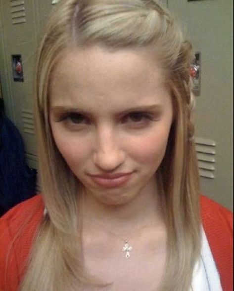 dianna agron on glee set Glee Bts, Diana Argon, Unholy Trinity, Diana Agron, Glee Fashion, Quinn Fabray, Girls Support Girls, Dianna Agron, Prom Queens