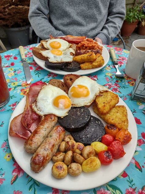 Moved To England From The Us A Few Years Ago And Have Been Working On My Fry Up Game Ever Since England Food, Great British Food, Life In The Uk, Moving To England, The Jam, Healthy Lifestyle Food, English Breakfast, Bacon Egg, British Food