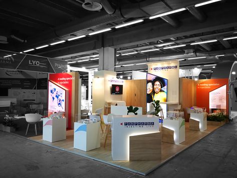 A l’occasion du Salon CPHI l’Agence R2 Stand & Event, spécialisée dans le design de stand sur-mesure, accompagne pour la 2e fois l’exposant PANPHARMA dans le design, la conception et la réalisation de leur stand.   Ce stand d’exposition de 66m², avec un design ouvert et convivial, propose plusieurs niveaux d’échanges notamment grâce à un comptoir d’accueil et de nombreux espaces de discussions. Il dispose également de multiples displays produits. Basketball Court, Furniture, Quick Saves, Design