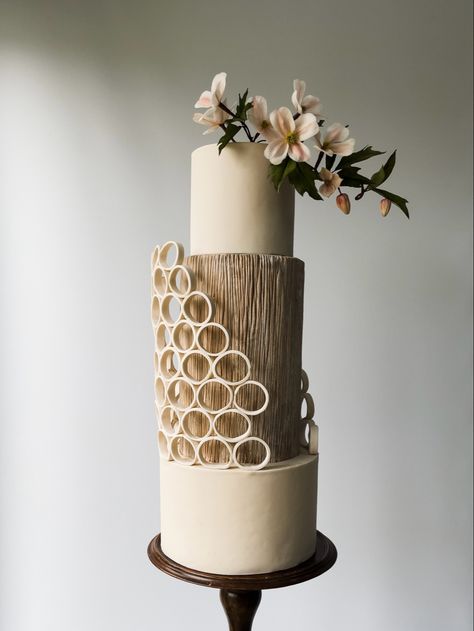 A three tier wedding cake, with light earthy shades, featuring a purposely incomplete trellis made of sugar rings wrapping a double tier light shade trunk and coronated with a sugar clematis climbing flower. Tulip Wedding Cake, Art Wedding Cake, Art Cake Design, Luxury Wedding Cake Design, Wedding Cake Designs Simple, Honey Cakes, Contemporary Wedding Cakes, Wedding Cake Design, Pastry Design