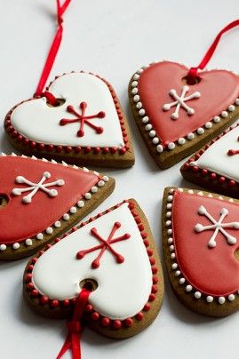 Red And White Christmas Cookies, Heart Christmas Cookies, Christmas Heart Cookies, Gingerbread Heart, Heart Gingerbread, Heart Christmas Cookies Decorated, Gingerbread Cookies Heart, Pinterest Biscuit Heart, Pinterest Heart Cookies