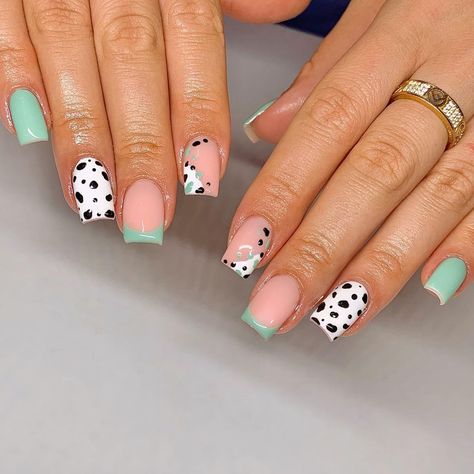 Cowprint French Tip Nail Design, March Nail Designs Spring, Stagecoach Outfits, Lightning Nails, Country Acrylic Nails, Rodeo Nails, Cowboy Nails, Football Nails, Western Nails