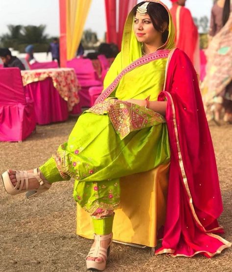 Parrot Colour Combination Suits, Green Kurti Combination, Colour Combination Suits, Kurti Combination, Green Kurti, Punjabi Suits Party Wear, Suits Punjabi, Parrot Green, Punjabi Outfits