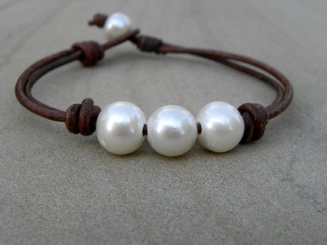 Chocolate Brown Leather and Pearls Knotted Bracelet Summer Surfer Beach Wrap Armband, Knotted Bracelet, Bracelet Summer, Leather Jewellery, Cord Jewelry, Bracelet Knots, Pearl Leather, Diy Schmuck, Naturally Dyed