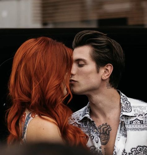 Bella Thorne And Benjamin Mascolo, Bella Thorne Hair, Bella Throne, Light Blue Eyes, Red Hair Woman, Bright Red Hair, Heart Face, Bella Thorne, Aesthetic Women