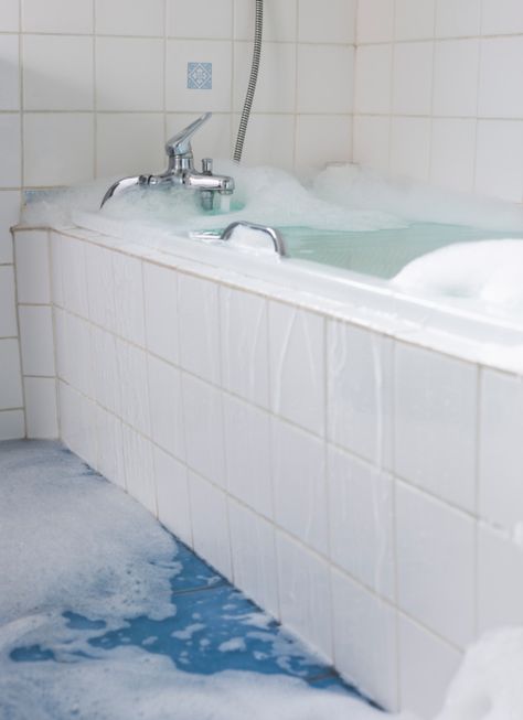 Overflowing bathtub Handyman Hacks, Clogged Drain Bathtub, Tiling Ideas, Reglaze Bathtub, Drain Repair, Refinish Bathtub, Clean Bathtub, Support Beams, Bathtub Drain