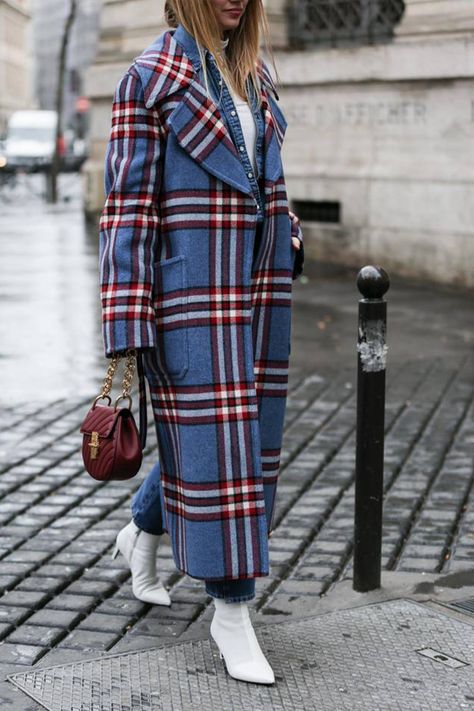 What to Wear in Cold Weather: 50 Winter Outfits | Who What Wear UK Plaid Winter Coat, Winter Street Style, Tartan Coat, Style Anglais, Outfits Cold, Fall Fashion Coats, Winter Street, Winter Outfits Cold, Plaid Coat