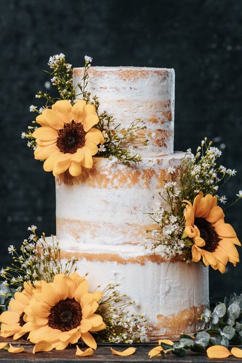 Sunflower Wedding Cake, Perfect Wedding Cake, Sunflower Wedding Decorations, Rustic Sunflower Wedding, Sunflower Themed Wedding, Chocolate Wedding Cake, Wedding Cake Rustic, Cake Display