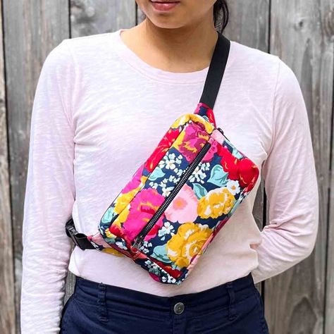 Pattern For Crossbody Bag Free, Sewing A Crossbody Purse, Waist Pouch Diy Sewing Patterns, Belt Bag Tutorial Patterns, Sew Sling Bag Free Pattern, Quilted Belt Bag Pattern, Stylish Sewing Projects, Lululemon Belt Bag Sewing Pattern, Easy Sling Bag Pattern