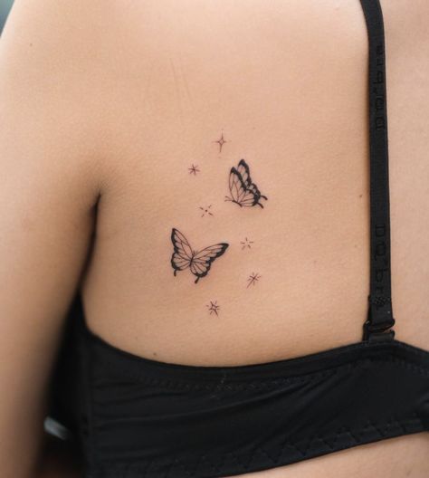 Resting Butterfly Tattoo, Butterfly Side Tattoo Rib Cage, Ed Tattoos For Women Butterfly, Cluster Butterfly Tattoo, Name Design Tattoos For Women, Butterfly Tattoo Back Shoulder, Closed Butterfly Tattoo, Butterfly Landing Tattoo, Rib Butterfly Tattoo