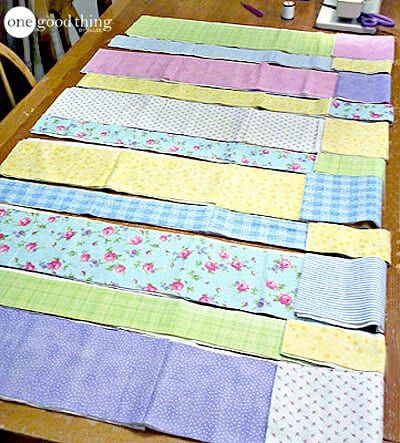 Baby Rag Quilt Strip Rag Quilts, Basic Quilting, Baby Quilts Easy, Flannel Rag Quilts, Rag Quilt Tutorial, Beginner Quilting, Rag Quilt Patterns, Sew Baby, Baby Rag Quilts