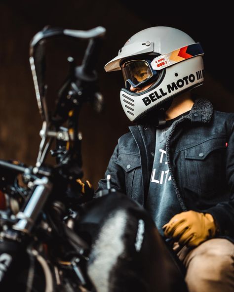 Bell Moto, Car Life, Biker Life, Motorcycle Riders, Moto Style, Motorcycle Helmets, Bike Life, Bicycle Helmet, Cafe Racer