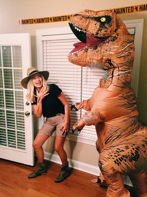 Jurassic Park Couple Costume, Creative Diy Halloween Costumes, Best Halloween Costumes For Couples, Jurassic Park Costume, Adult Costumes Diy, Creative Halloween Costumes Diy, Quick Costumes, Costumes For Couples, Funny Couple Halloween Costumes