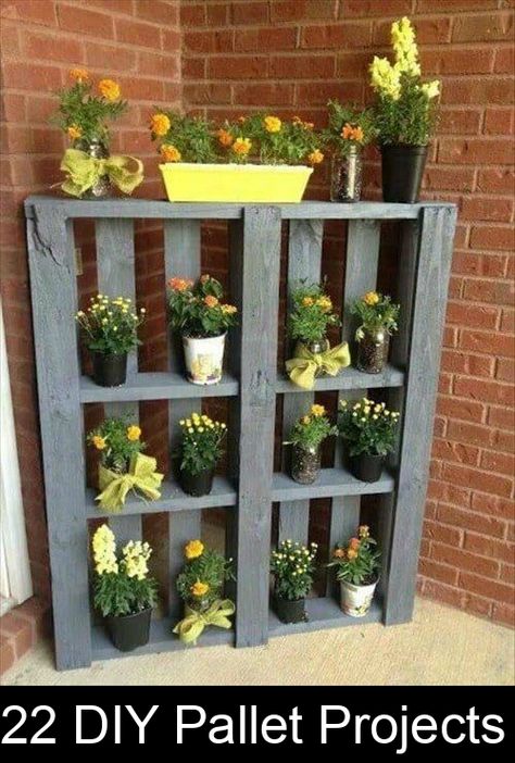 Pallet projects are gaining huge popularity in the DIY world. Rightfully so! You can create beautiful pieces of furniture and more for really cheap or even free. Wedding Backyard Ideas, Outdoor Patio Kitchen, Landscaping Around Trees, Diy Landscape, Pallet Garden Furniture, Diy Fence, Wedding Backyard, Garden Wedding Ideas, Easy Backyard