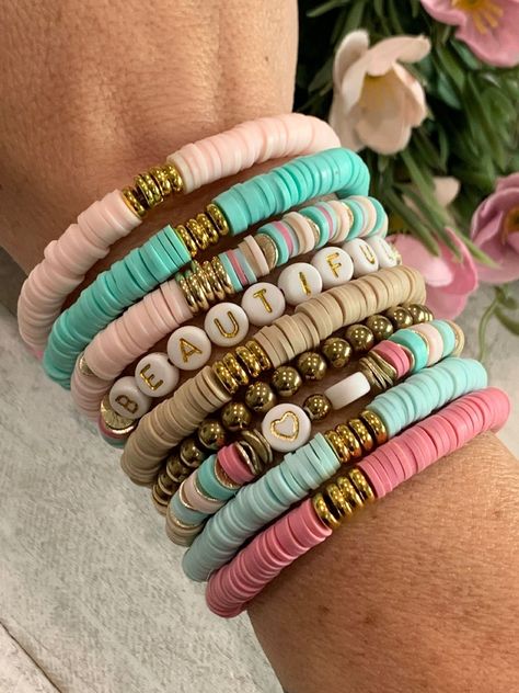 Heishi Bracelet Ideas, Jewelry For Teens, Bead Bracelet Stack, Candy Bracelets, Heishi Bead Bracelet, Arm Candy Bracelets, Heishi Bracelets, Stackable Beaded Bracelets, Fashion Outfits Dresses