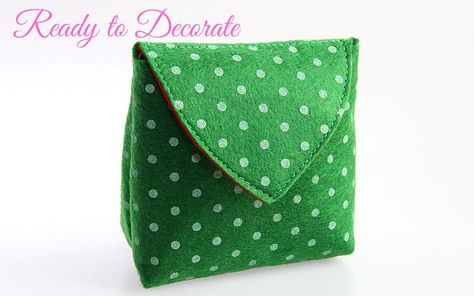 Felt Bag Ready to Decorate Felt Gift Bags, Gift Bag Diy, Make A Gift Bag, Gift Bag Tutorial, How To Make A Gift Bag, Gift Bag Templates, Felt Ornaments Patterns, Bag Template, Gift Bags Diy