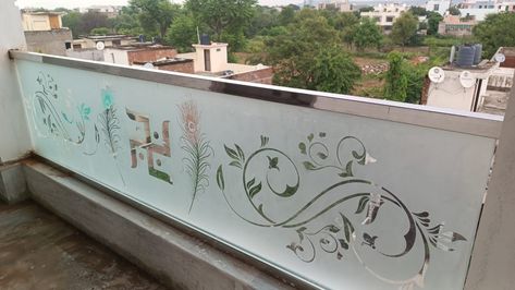 Balcony Railing Design Modern Glass, Balcony Railing Design Modern, Staircase Glass Design, Dressing Mirror Designs, Reling Design, درابزين السلم, Steel Stairs Design, Balcony Glass Design, Steel Railing Design