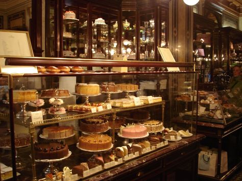 Demel Chocolate Shop Aesthetic, Demel Vienna, Vintage Bakery Aesthetic, Bakery Shop Design, Bakery Interior, Cafe Bakery, Bakery Display, Bakery Design, Bakery Shop