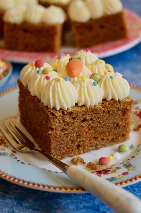 Carrot Cake Traybake, Wasc Cake Recipe, Traybake Cake, Homemade Cream Cheese Frosting, Slab Cake, Dairy Free Frosting, Homemade Cream Cheese, Homemade Carrot Cake, Easy Carrot Cake