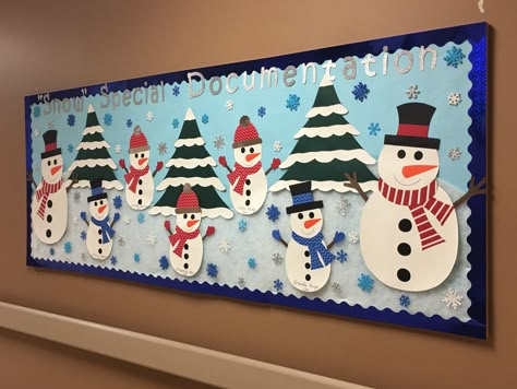 Snow Man Bulletin Board Ideas, Winter Snow Bulletin Board Ideas, Snowman For Bulletin Board, Snowmen Bulletin Board Ideas, School Winter Decorations, Snow Globe Bulletin Board, Snow Bulletin Board Ideas, Snowman Bulletin Board Ideas, Snowman Classroom Door