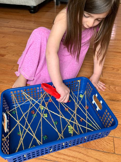 Insect Rescue! So much fun your little one won't even notice how hard their hands are working! #finemotor #insects #finemotorskills #activity #rescue #234andmore Summer Program Activities, Spring Science Activities, Playgroup Activities, Hygiene Activities, Snake Crafts, Bug Activities, Insects Preschool, Insect Activities, Caterpillar Craft