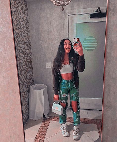 ：.　·　　•.✷　　　　　　　　　　　　　　　✵*· 　　　　•　　　　　*✸　　　　　•　　　*.　　°　　　　 ·　　　　　　　　　… #detodo # De Todo # amreading # books # wattpad Avani's Outfits, Avani Gregg, Estilo Indie, Skater Girl Outfits, Cute Lazy Outfits, Cute Comfy Outfits, Teen Fashion Outfits, Comfy Outfits