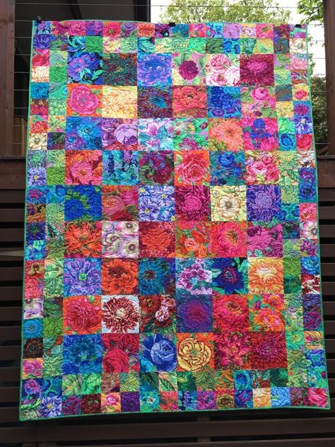 Seed Packet quilt from the Big Bloom book by Joanne Grant. Seed Packet Quilt Pattern, Seed Packet Quilt, Watercolour Quilts, Boho Quilts, Colourful Quilts, Bloom Book, Watercolor Quilt, Vintage Quilts Patterns, Charm Pack Quilt