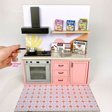 A perfect starter set for aspiring Tiny Chef ❤️ The set contains everything seen in photo: 1x tiny kitchen set with real cooking oven stove and cabinet 1x exhaust with real light 1x aluminum miniature real cooking pan with wooden holder 1x aluminum real baking miniature love pan with loose base 1x wall 1x flooring 1x wooden rack 3x empty boxes of mini cake mix 🍿Please be aware This is a handmade supply product, which might not be as perfect as a factory-made product. A slight difference and imp Tiny Oven, Tiny Chef, Mini Cooking, Tiny Cooking, Oven Stove, Tiny Cakes, Dollhouse Miniatures Kitchen, Spice Tins, Cooking Stove