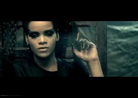 Disturbia Rihanna, Rihanna Costume, Rihanna Disturbia, Rihanna Fashion, Fashion Journal, Fashion Queen, Rihanna Style, Fashion Journals, Fantasy Makeup