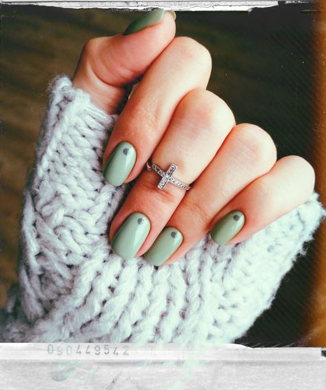 Light Green Nails Designs Art Ideas, Pale Green Acrylic Nails, Light Green Gel Nails Short, Light Green Manicure, Light And Dark Green Nails, Light Green Dip Nails, Green Dot Nails, Green Nails With Dots, Muted Green Nails