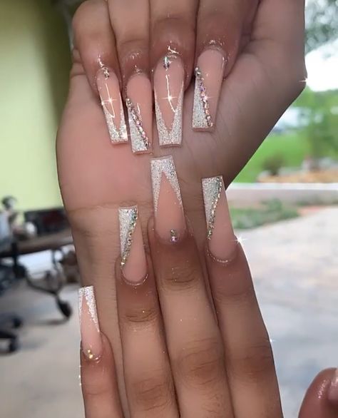 Prom Nails Acrylic Neutral, Glittery White Nails Acrylic, White 18th Birthday Nails, Extra Wedding Nails, White Glittery Acrylic Nails, Luxury Nails Glamour, Nails Rhinestones, Pink Tip Nails, Acrylic Nails Nude