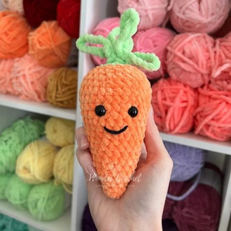 This happy carrot is a fun beginner friendly pattern as well as being a quick project for more experienced crocheters.Designer: Wonder Crochet Crochet Apple Amigurumi Free Pattern, Wonder Crochet, Crochet Figures, Easter Crochet Patterns Free, Crochet Apple, Crochet Spring, Crochet Plushie, Cozy Crochet Patterns, Crochet Fruit