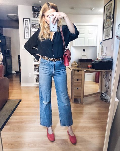 What I wore this week. I am wearing a black Everlane silk blouse, Levi's Ribcage jeans, and animal print belt, red Everlane Day Gloves, and a Rebecca Minkoff bag. #springstyle #summerstyle #livelovesara Levis Ribcage Jeans, Belt Outfit, Ribcage Jeans, Red Shoes, Outfits Casuales, What I Wore, Silk Blouse, Black Sweaters, Jean Coat