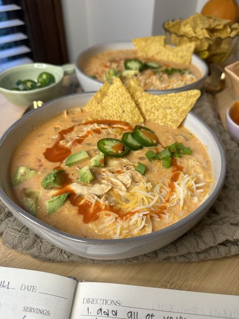 Spicy Buffalo Chicken Chili Recipe - Munchies By Mallory Buffalo Chicken Chili Recipe, Buffalo Chicken Chili, Spicy Buffalo Chicken, Cinnamon Roll Muffins, Hearty Chili, Raw Chicken Breast, Traditional Chili, Diced Green Chilies, Chicken Chili Recipe