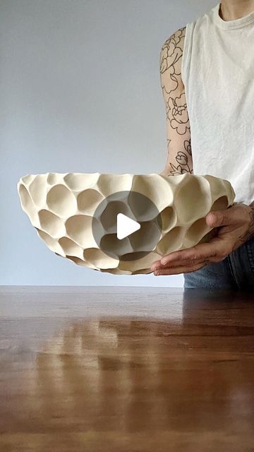 Heather Knight on Instagram: "Enjoying this process so much right now that I've already started another batch. 🖤 • This bowl will be available on my website this weekend! • • • #ceramicsvideo #artisticprocess #ceramics #potteryvideo #satisfying #ceramics #studiopottery #contemporarycraft #finecraft #handcrafted" Ceramic Craft Ideas, Handmade Ceramic Bowls Ideas, Ceramic Art Bowl, Ceramic Bowl Designs, Bowl Ceramic Design, Glina Ideas, Handmade Pottery Ideas, Ceramic Sculpture Ideas, Diy Ceramic Bowl