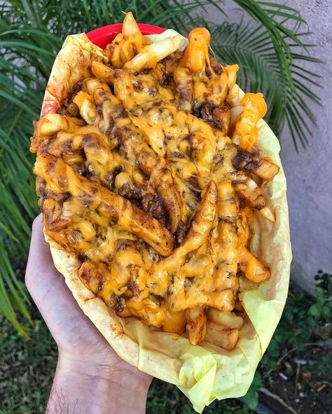 Liam Donafee on Instagram: “GOOEY CHILI CHEESE FRIES 🍟 from Troys burgers #6 in Glendale! To sum everything up 😂 Just get super drunk and order chili cheese fries 🍺 I…” Loaded Chili Cheese Fries, French Fries With Cheese, Chilli Cheese Dogs, Chilli Cheese Fries, Chili Cheese Burger, Chili Fries, Cheesy Fries, Chili Cheese Fries, Loaded Fries