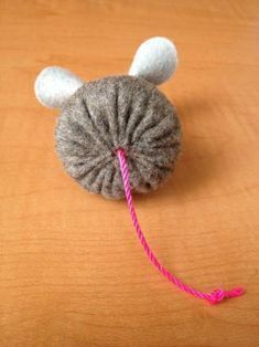 Mouse Crafts, Sewing Stuffed Animals, Felt Mouse, Needle Cases, Stitch Lines, Sewing Projects For Kids, Needle Book, Needle Case, Sewing Toys