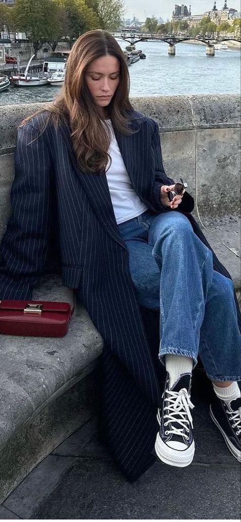 Women’s Street Style 2024, 90s Fall Fashion Street Style, 2024 Street Style Women, Casual Street Style 2024, Street Style Fall 2024, Fall 2024 Street Style, Transitional Outfits Winter To Spring, Street Style Autumn, Paris Street Style Fall