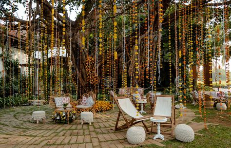 The mehendi sundowner saw a confluence of pretty, exquisite florals & all vibrant details.♥️




#goa #wedding #weddingvibes #weddingday #indianwedding #aliladiwa
#florals #floraldesigner #designer #details #beauty #beautiful #mehendi #quirky #quirkydecor #sundowner #decor #weddingdecor #weddinginspo #weddinginspiration #flowers #floraldecor #weddingideas #decorideas #weddingdecorideas #goadedtination wedding #mehendidecor Rustic Mehendi Decor, Minimal Mehendi Decor, Backyard Mehendi Decor, Modern Indian Wedding Decor, Boho Mehendi Decor, Sundowner Decor, Royal Indian Wedding Decor, Beach Sangeet, Haldi Aesthetic