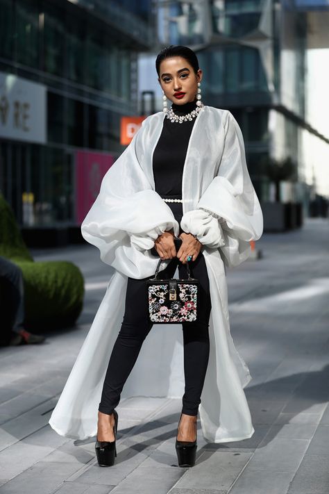 Hijab Stile, Winter Whites, Mode Kimono, Mode Abaya, Hijab Styles, To Wear, Couture Mode, Dubai Fashion, Looks Street Style