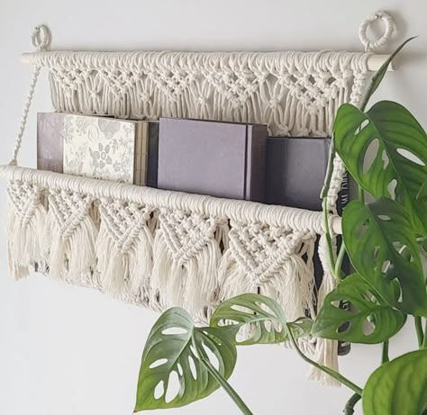 Macrame Shelf Diy, Paint Wall Design, Dream Catcher Crochet, Wall Hanging Dream Catcher, Home Decor Macrame, Macrame Shelf, Hanging Craft Ideas, Bathroom Decor Ideas Themes, Hanging Craft