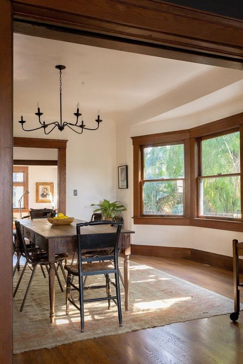 A 1905 Craftsman Restoration Overlooking Echo Park Lake 10 Craftsman Style Homes Interior Bedrooms, Project Room Ideas, Craftsman Style Home Interior, Craftsman Hardwood Floors, Craftsman Finishes, Craftsman Office, Jamie Haller, West Kensington, Craftsman Interior Design